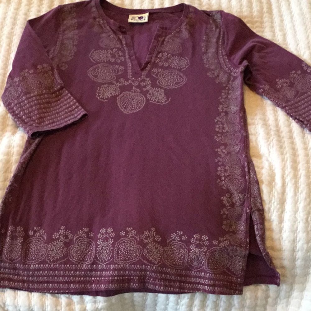 Retro plum colored pullover top.